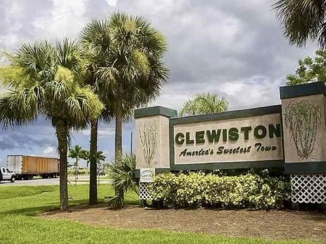 324 Pine Cone Avenue, Clewiston