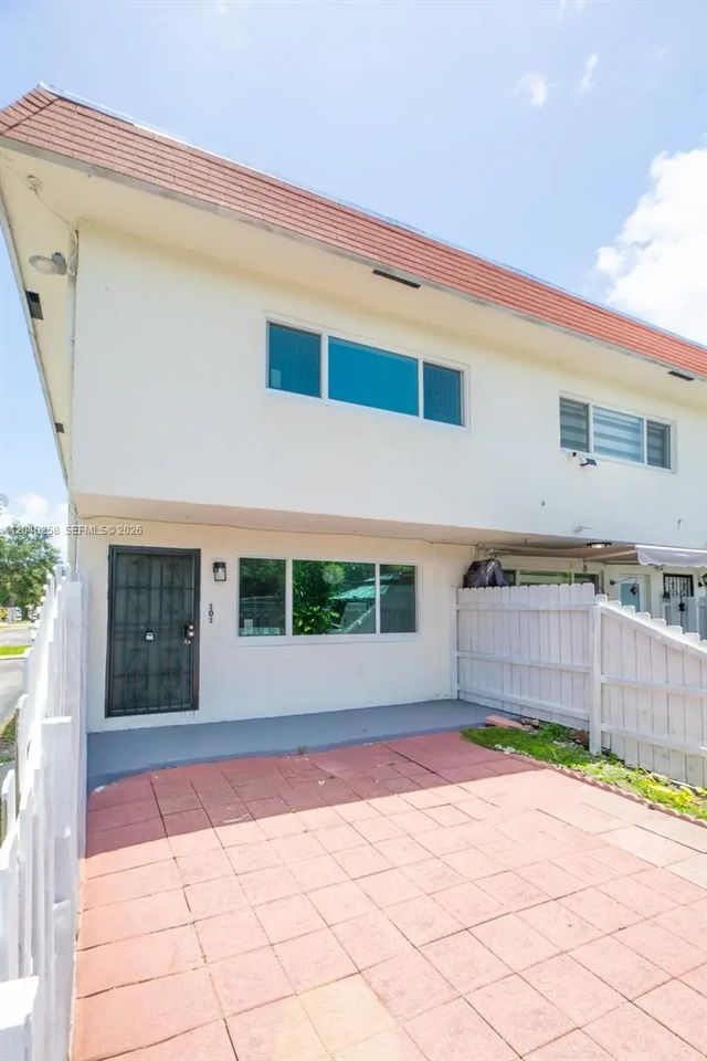 3 of 35 - 1450 Ne 151st Street #101, Miami, FL