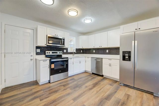 5 of 35 - 1450 Ne 151st Street #101, Miami, FL