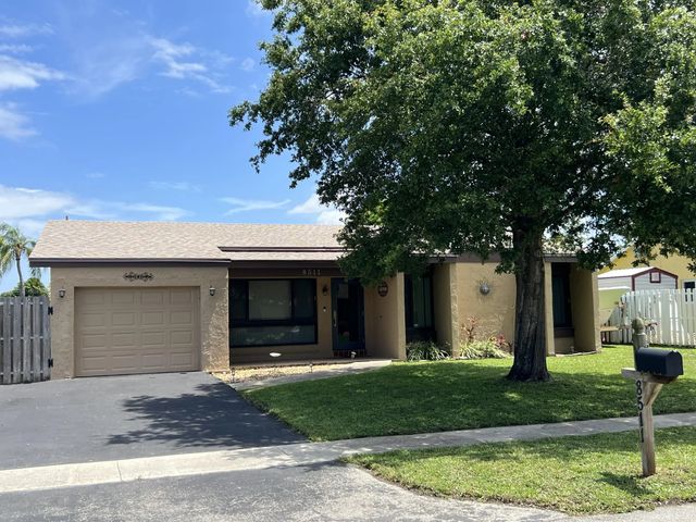 8511 Nw 8th Street, Pembroke Pines