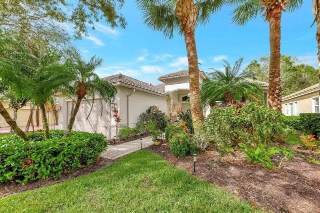 2 of 31 - 7602 Greenbrier Circle, Port St. Lucie, FL