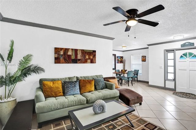 6280 Sw 8th Place, North Lauderdale