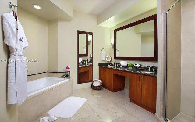 5 of 7 - 18001 Collins Avenue #1008, Sunny Isles Beach, FL