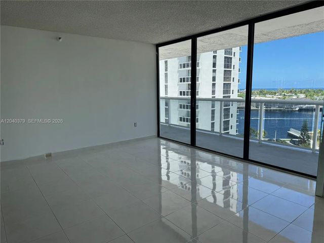 5 of 26 - 20505 E Country Club Drive #835, Aventura, FL