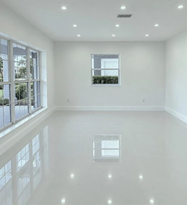 4 of 26 - 18935 Nw 8th Avenue, Miami Gardens, FL