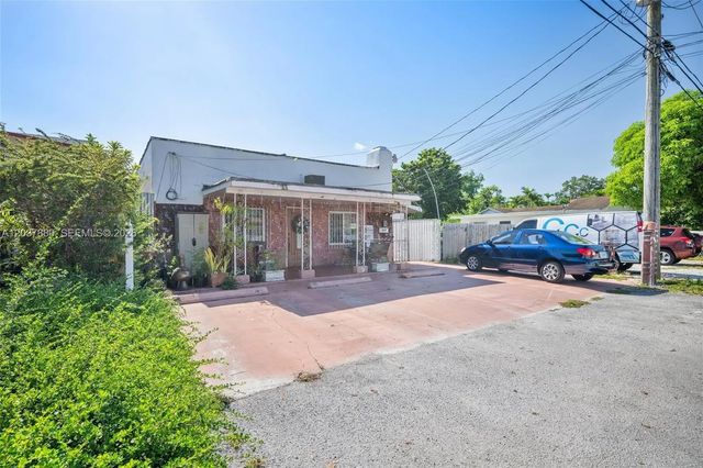 2 of 4 - 2027 Sw 58th Avenue, Miami, FL