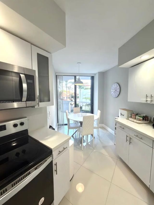 4 of 17 - 3610 Yacht Club Drive #215, Aventura, FL