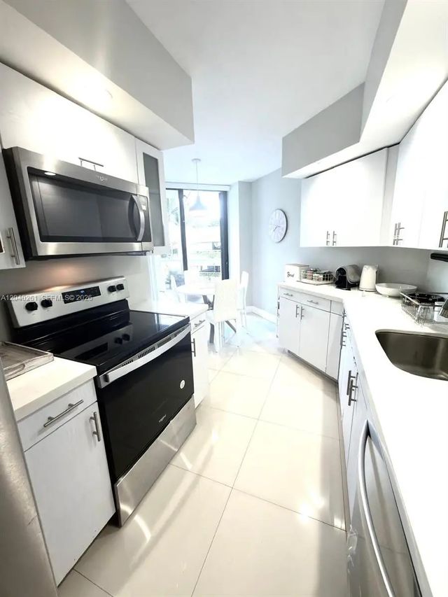 5 of 17 - 3610 Yacht Club Drive #215, Aventura, FL