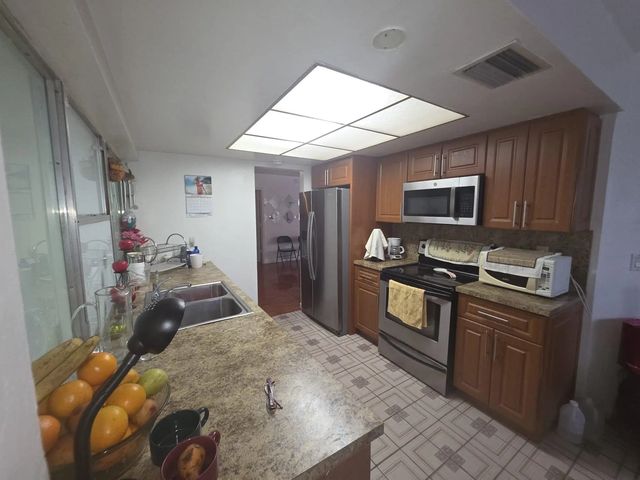 3 of 11 - 5261 Nw 14th Place, Lauderhill, FL