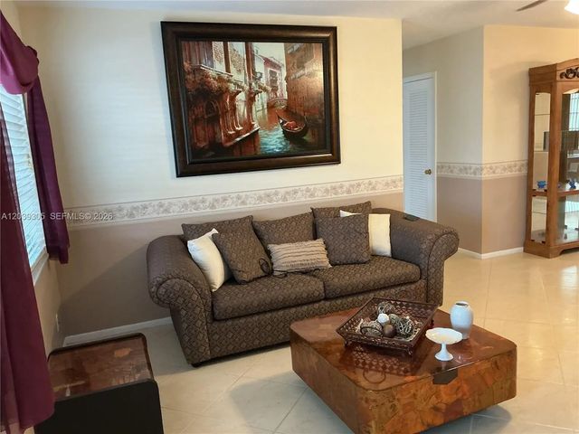 4 of 27 - 8604 Nw 59th Place, Tamarac, FL