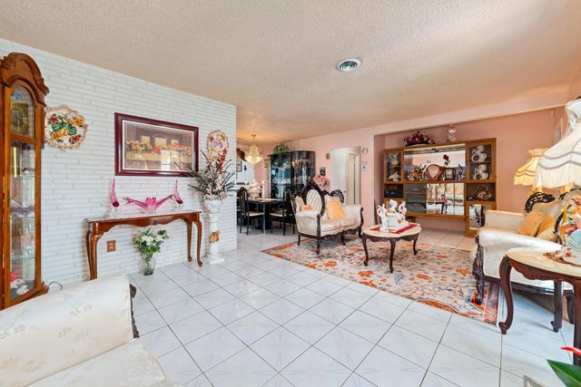 5 of 25 - 4460 Nw 3rd Place, Plantation, FL