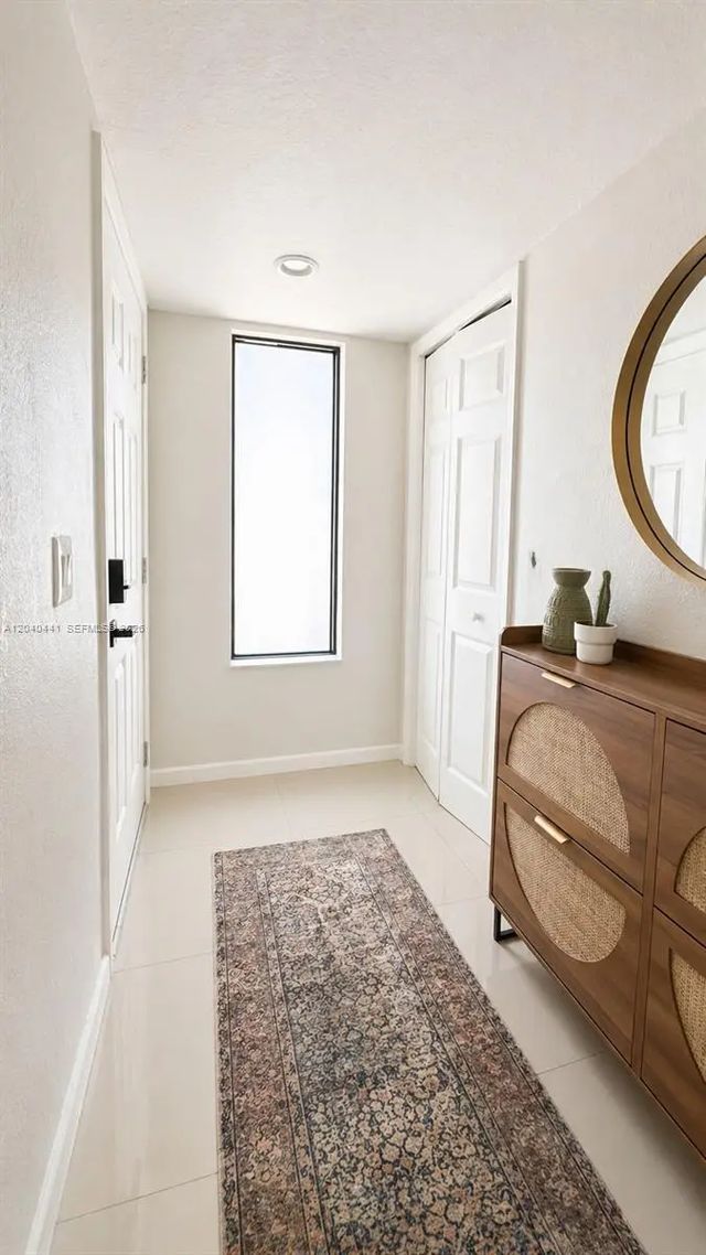 3 of 19 - 305 Lakeview Drive #204, Weston, FL