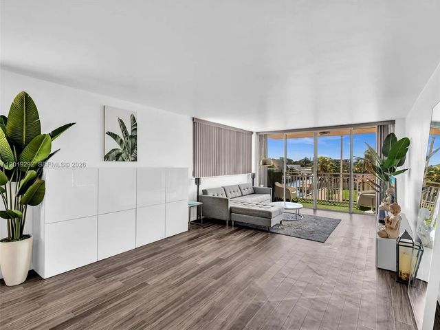 5 of 33 - 2450 Ne 135th Street #201, North Miami, FL