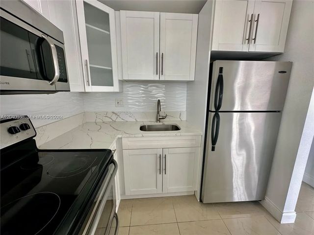 3 of 22 - 241 Se 9th Avenue #207, Pompano Beach, FL