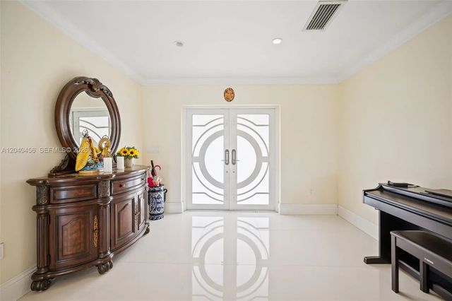 4 of 30 - 6185 W 10th Avenue, Hialeah, FL