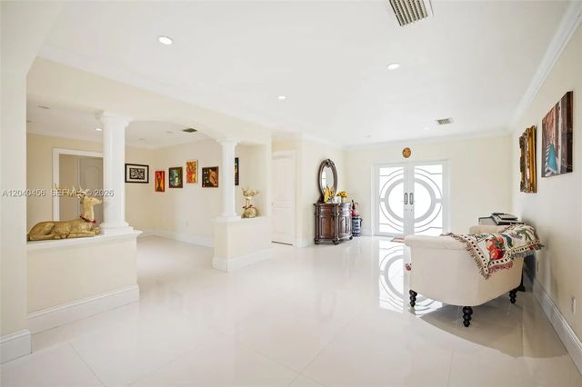 5 of 30 - 6185 W 10th Avenue, Hialeah, FL