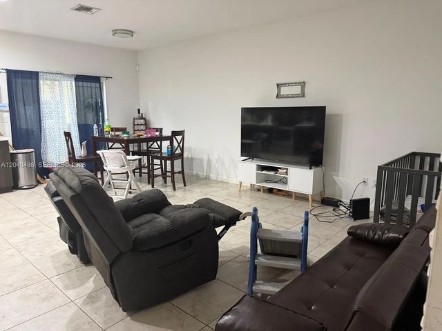 3 of 27 - 4037 Nw 10th Place, Lauderhill, FL