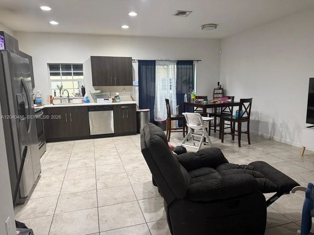 4 of 27 - 4037 Nw 10th Place, Lauderhill, FL