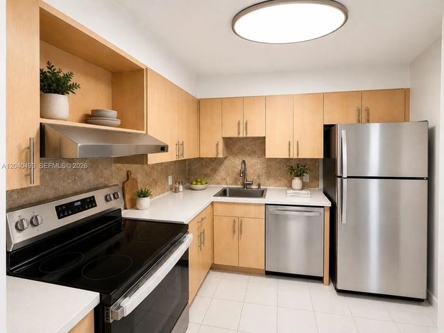2 of 8 - 20500 W Country Club Drive #109, Aventura, FL