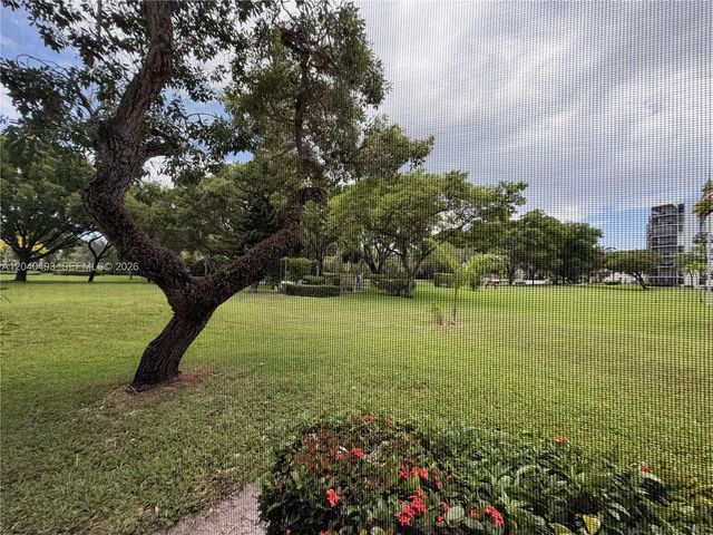 4 of 8 - 20500 W Country Club Drive #109, Aventura, FL