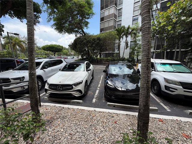 5 of 8 - 20500 W Country Club Drive #109, Aventura, FL
