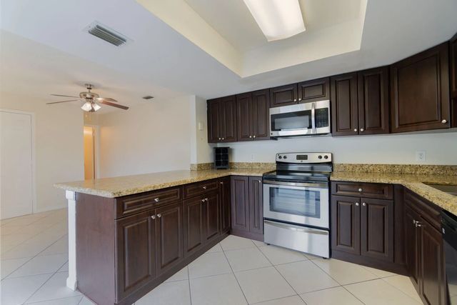 1530 Shaker Circle, Wellington