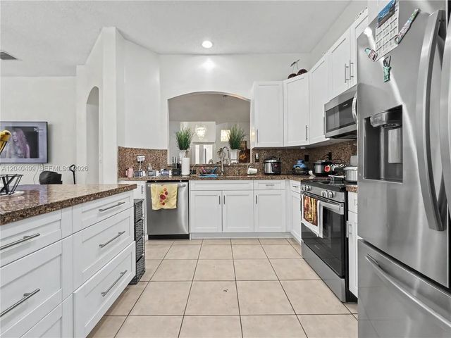 2 of 24 - 522 Ne 20th Avenue, Homestead, FL