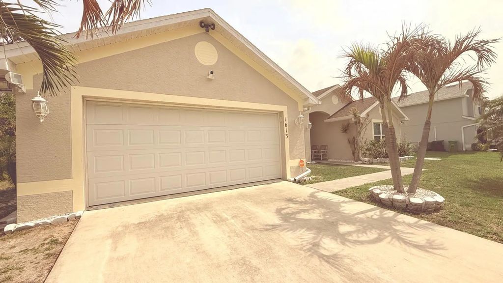 1613 Sw Whipple Avenue, Port St. Lucie