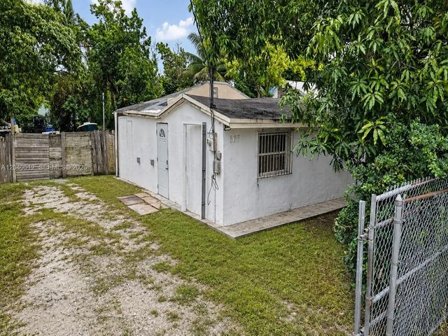867 Nw 109th Street, Miami