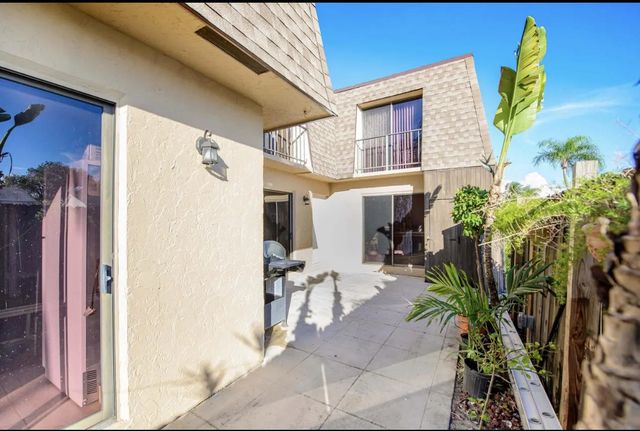 3 of 20 - 4101 N Waterview Circle #41-a, Palm Springs, FL
