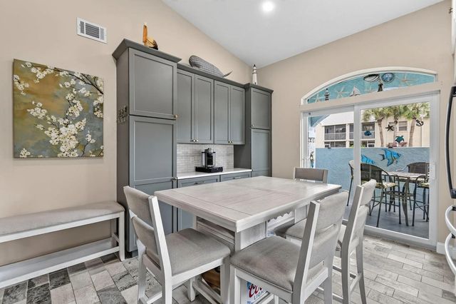 5 of 50 - 1646 Se Green Acres Circle #f101, Port St. Lucie, FL