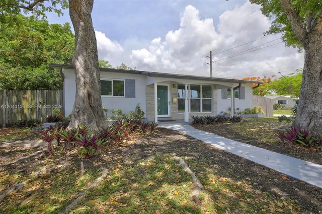2 of 42 - 2220 N 40th Avenue, Hollywood, FL