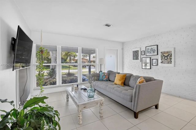 4 of 42 - 2220 N 40th Avenue, Hollywood, FL