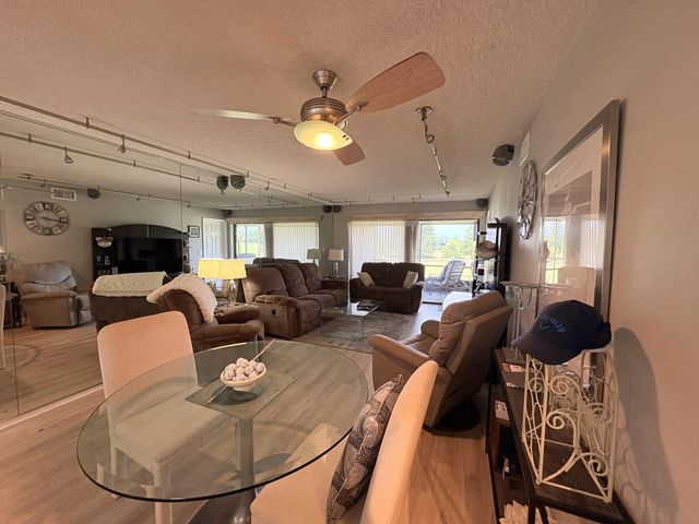 3 of 13 - 3211 Westridge Boulevard #202, Orlando, FL