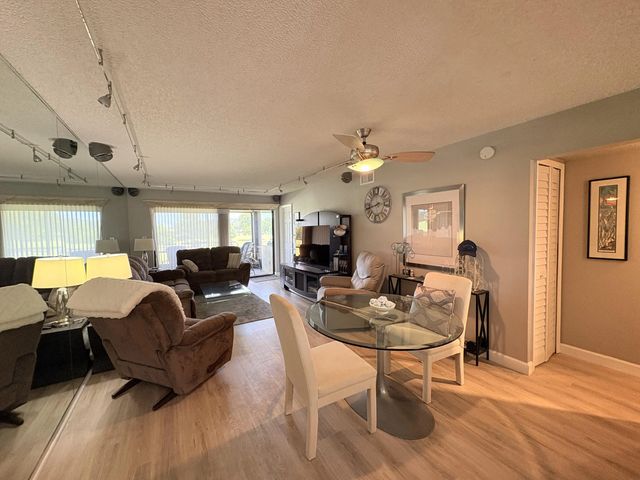 4 of 13 - 3211 Westridge Boulevard #202, Orlando, FL