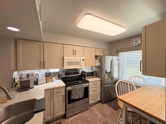 5 of 13 - 3211 Westridge Boulevard #202, Orlando, FL
