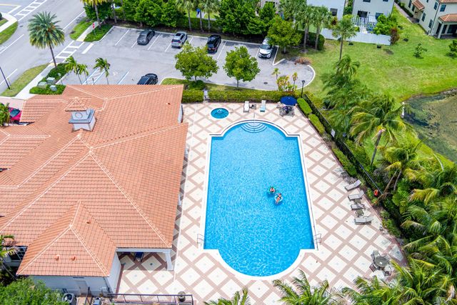 4 of 63 - 1009 Sweet Briar Lane, Riviera Beach, FL