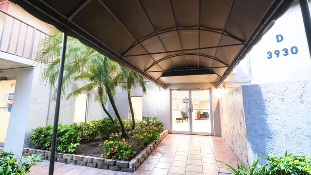 3 of 36 - 3930 Inverrary Boulevard #303, Lauderhill, FL