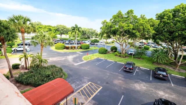 5 of 36 - 3930 Inverrary Boulevard #303, Lauderhill, FL