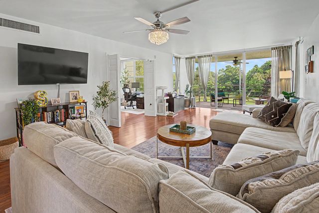 3930 Oaks Clubhouse Drive #304, Pompano Beach