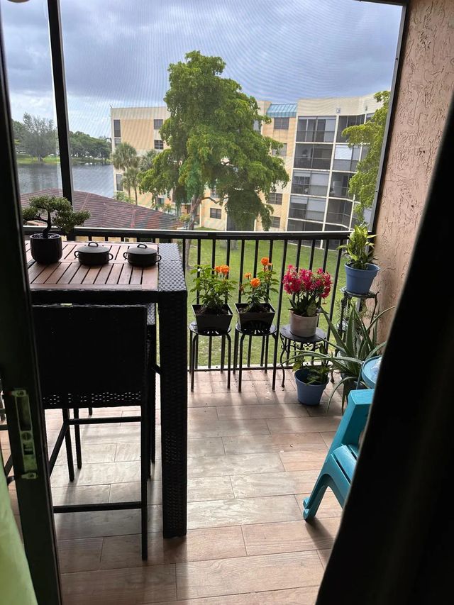 6575 W Oakland Park Boulevard #417, Lauderhill