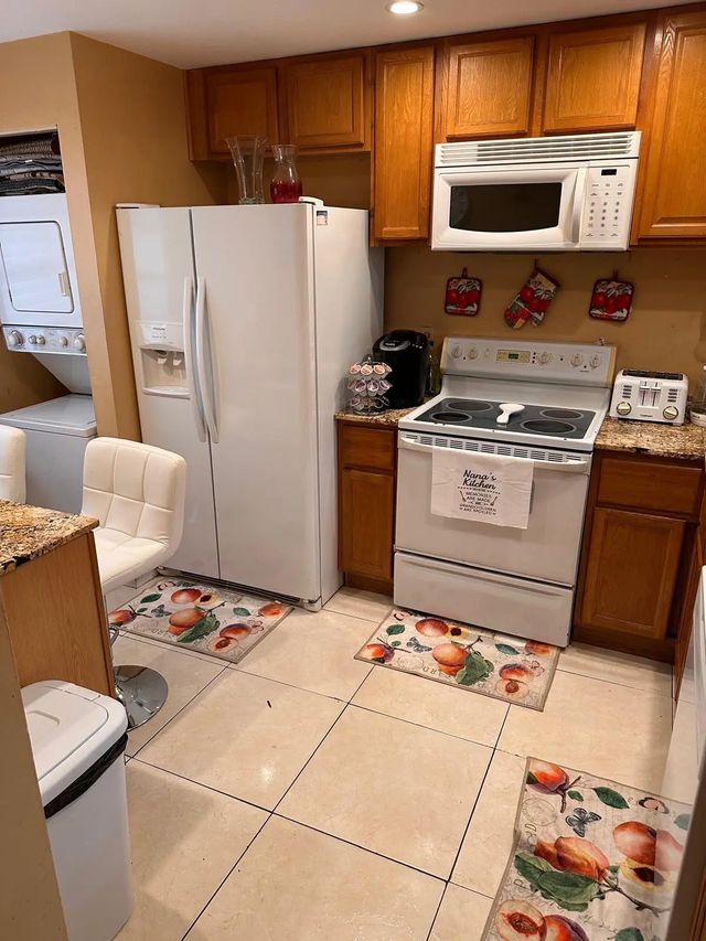 4 of 12 - 6575 W Oakland Park Boulevard #417, Lauderhill, FL
