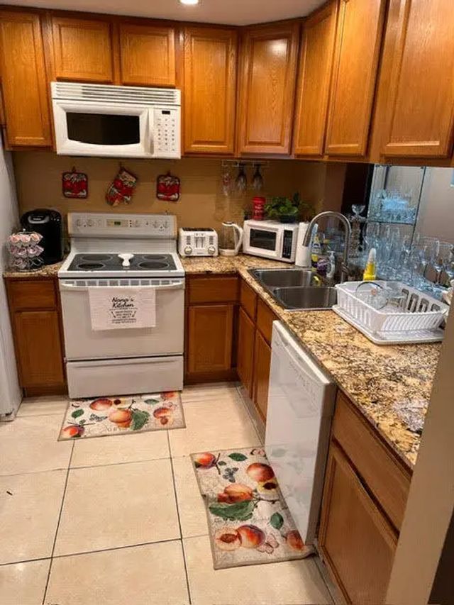 5 of 12 - 6575 W Oakland Park Boulevard #417, Lauderhill, FL