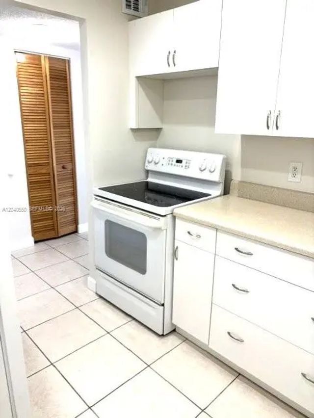 4 of 40 - 7785 Sw 86th Street #e-113, Miami, FL