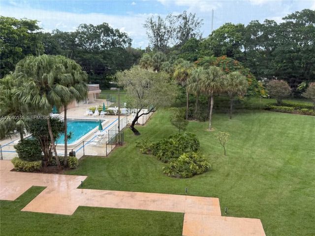 900 Saint Charles Place #407, Pembroke Pines