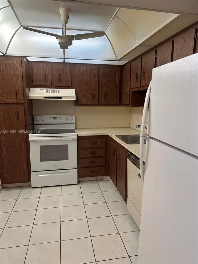 5 of 15 - 900 Saint Charles Place #407, Pembroke Pines, FL