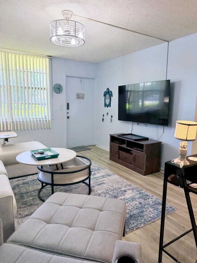 3 of 17 - 2400 Ne 10th Street #106, Pompano Beach, FL