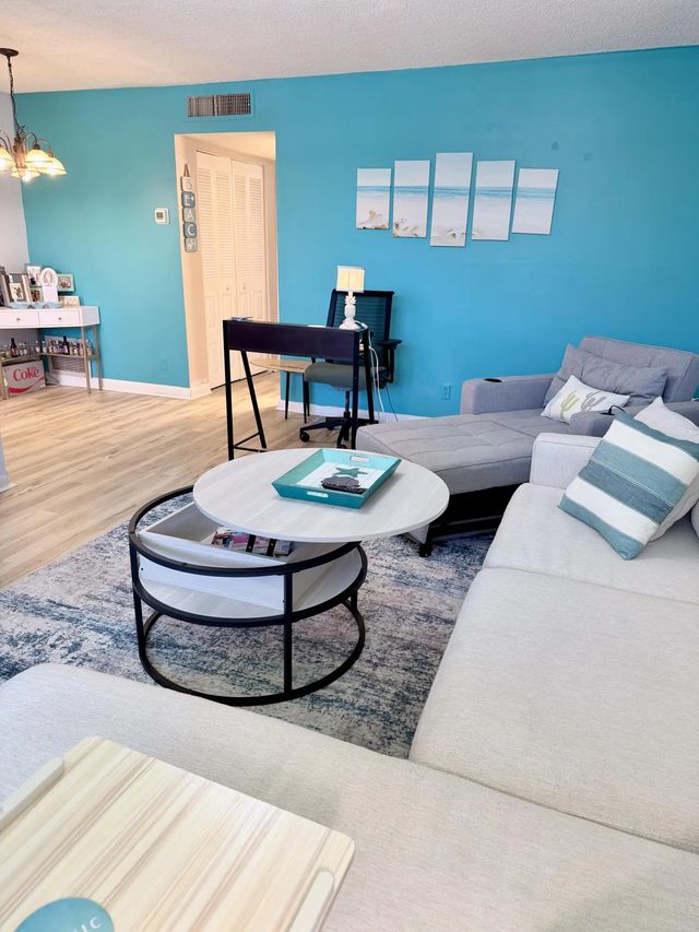 4 of 17 - 2400 Ne 10th Street #106, Pompano Beach, FL