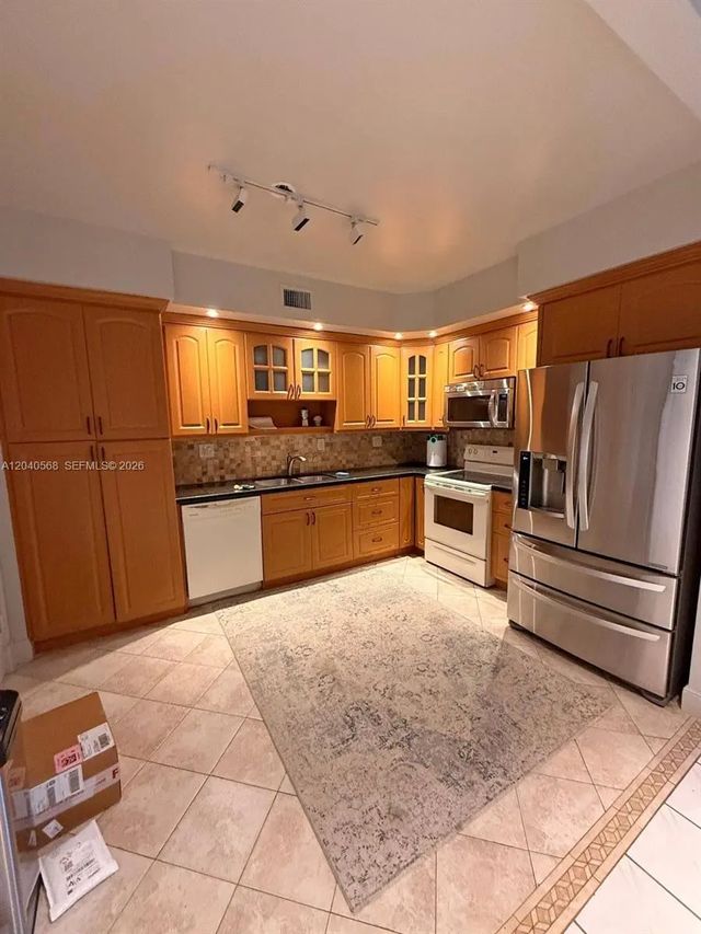 3 of 11 - 1701 S Ocean Drive #105, Hollywood, FL