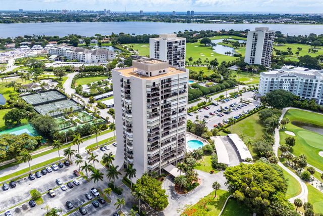 2425 Presidential Way #ph5, West Palm Beach